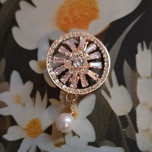 Elegant Gold and Pink Pearl Drop Brooch